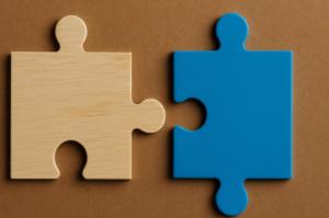 قراءة تحليلية في دليل إبراهيم الوهيبي لتأسيس وإدارة الشراكات وفق معيار ISO 44001