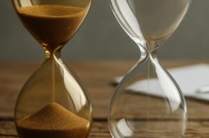 التعهّدات مقابل التبرعات: الفرق المهم الذي تحتاج المنظمات غير الربحية إلى معرفته