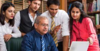 الإرشاد المهني في المدينة الرقمية: دروس من بنغالور إلى القطاع غير الربحي في السعودية