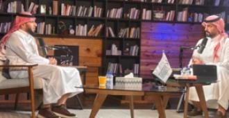 مع حامد الذيابي على المسرح: قراءة في ندوة الاستدامة المالية للجمعيات